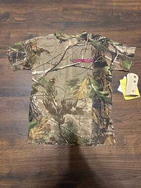 NWT Youth Ranger Realtree APG Camo Woods Life T-Shirt - Medium